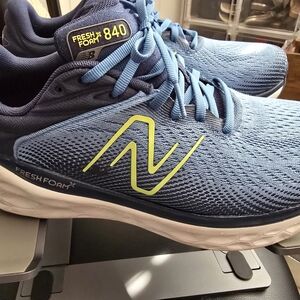New Balance Fresh Foam 840 Navy and Yellow Sneakers
